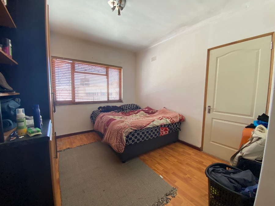 To Let 4 Bedroom Property for Rent in Lansdowne Western Cape